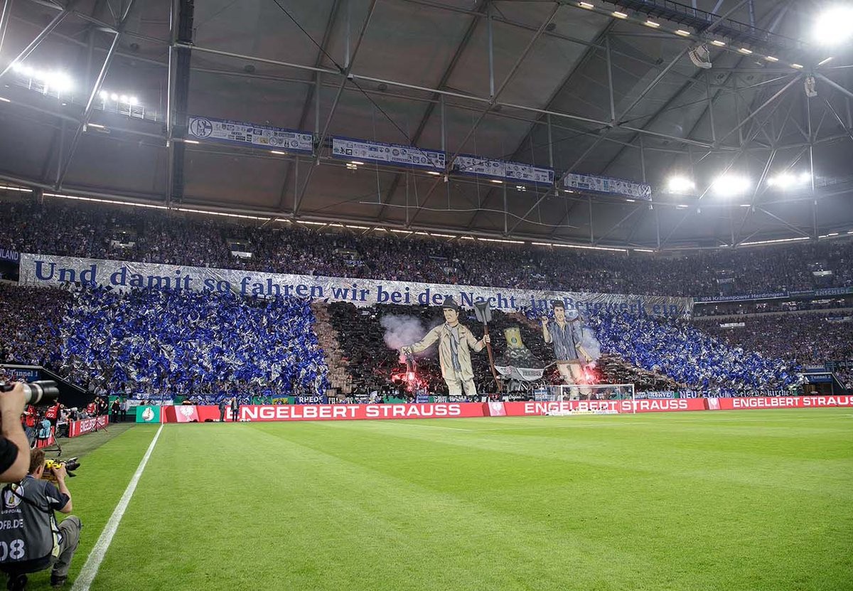 沙尔克04的球迷是最棒的球迷,球队永远感恩矿迷们.