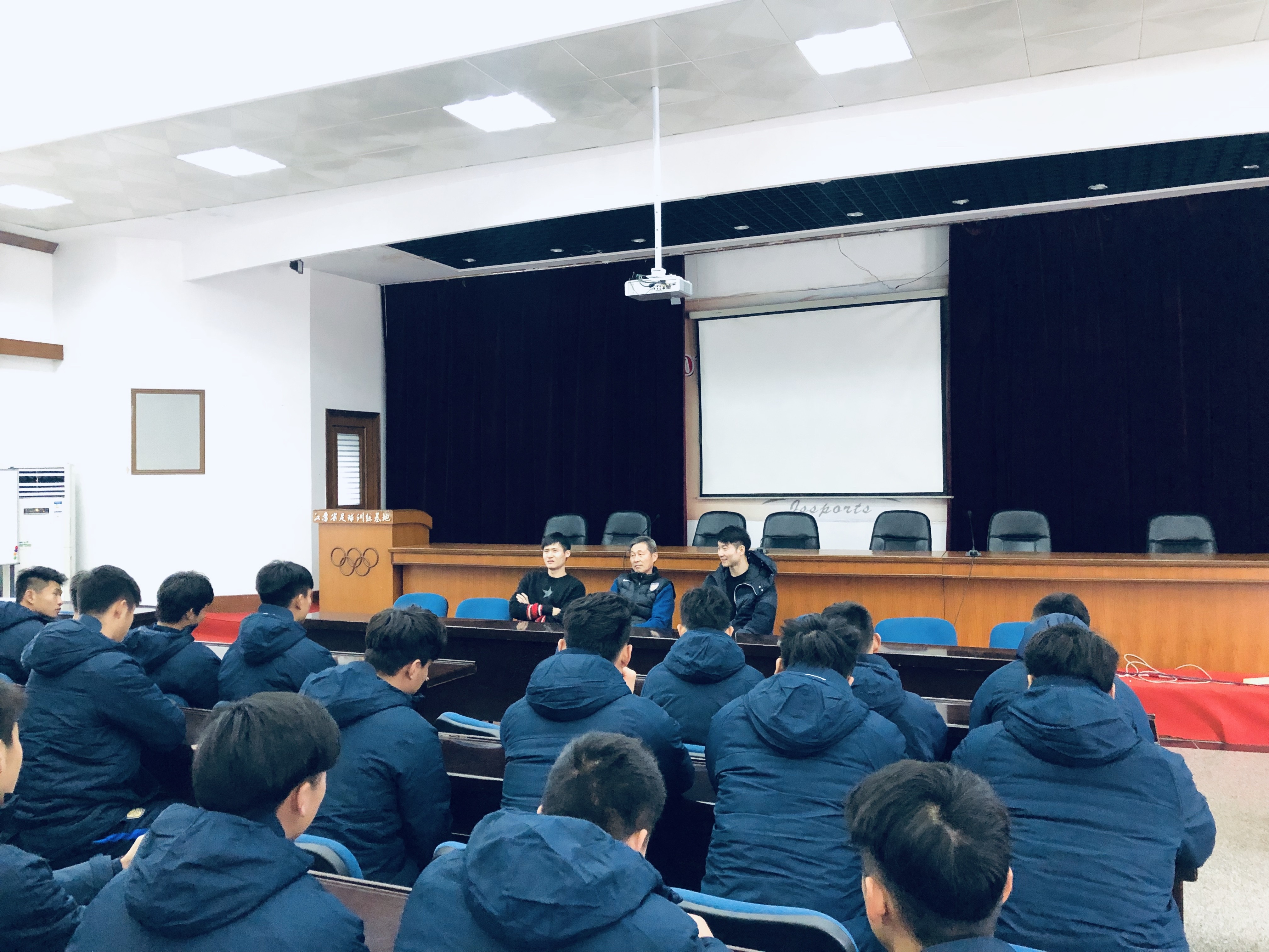 2019年的第一个工作日,俱乐部在江宁足球训练