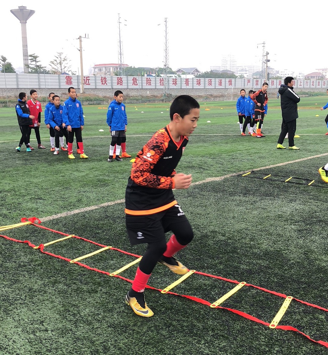 亚泰童子军北海冬训进行时:抓好技术,突出基本