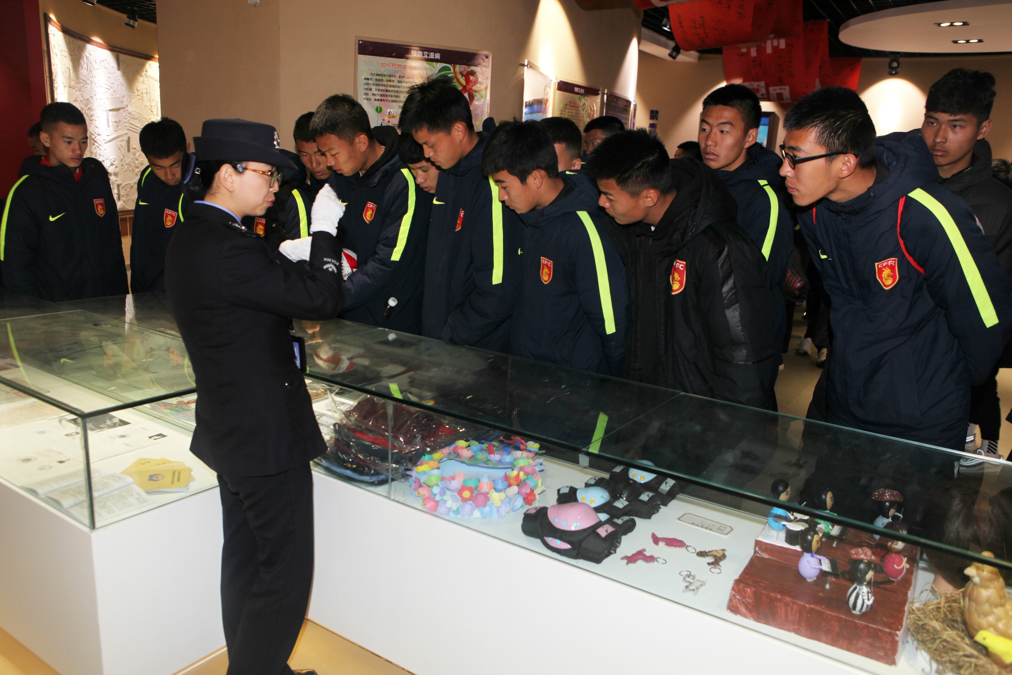 河北华夏幸福U17、U18梯队到云南省未管所参