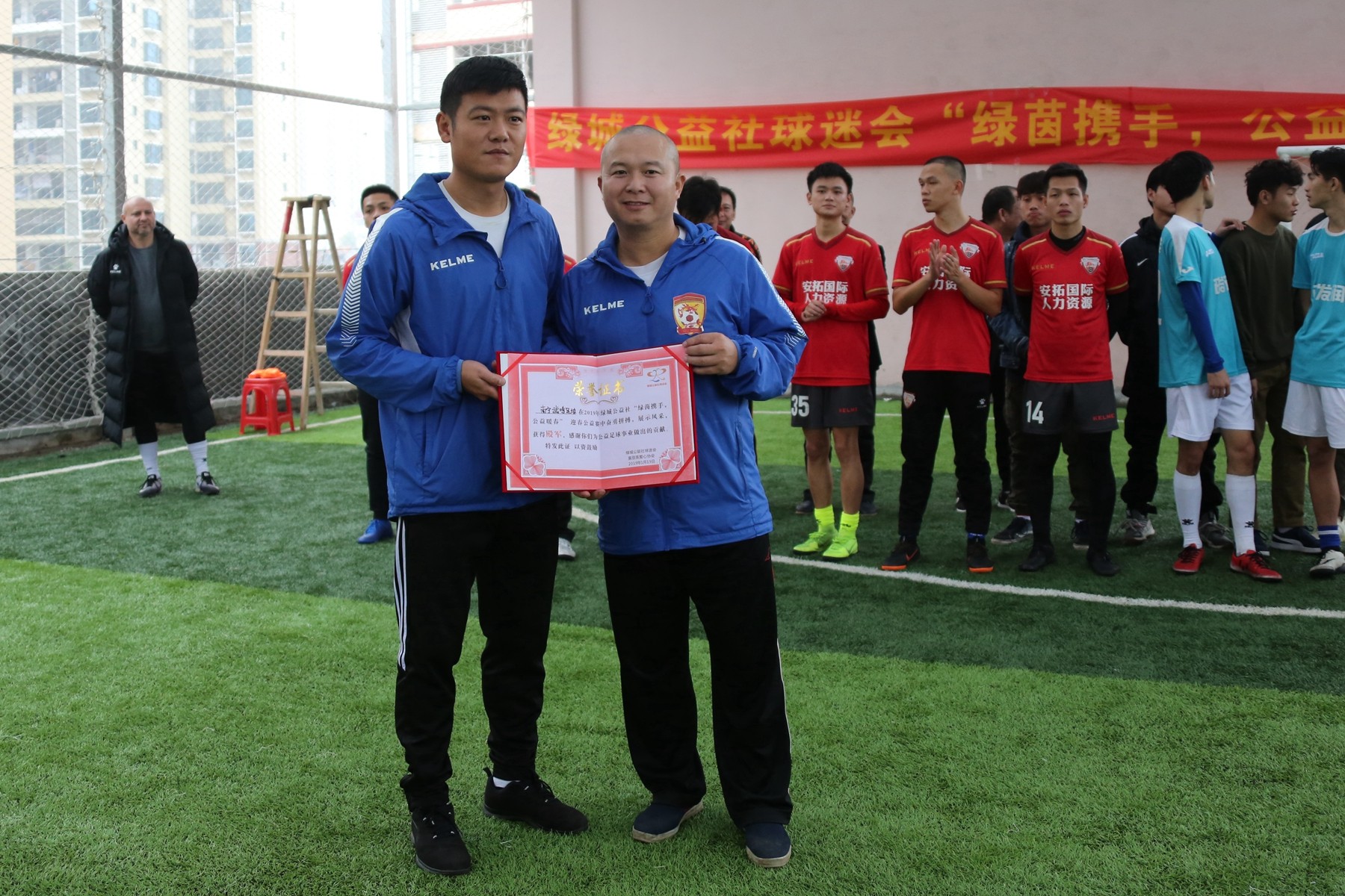 优胜奖:南宁市武鸣区足球协会(颁奖嘉宾:宏旭俱乐部总教练黄岳超)