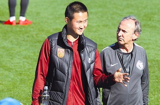 王耀鹏结束国足集训队征程,休假探望一方队友