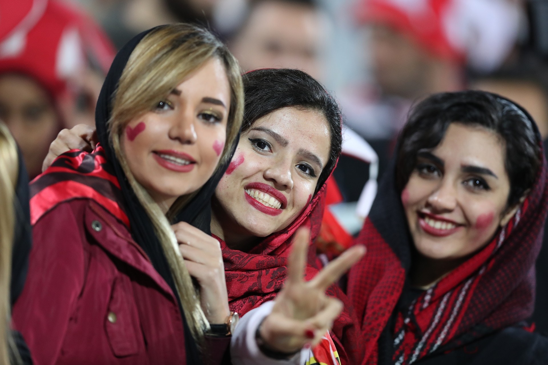 关于伊朗允许女性看球的信息
