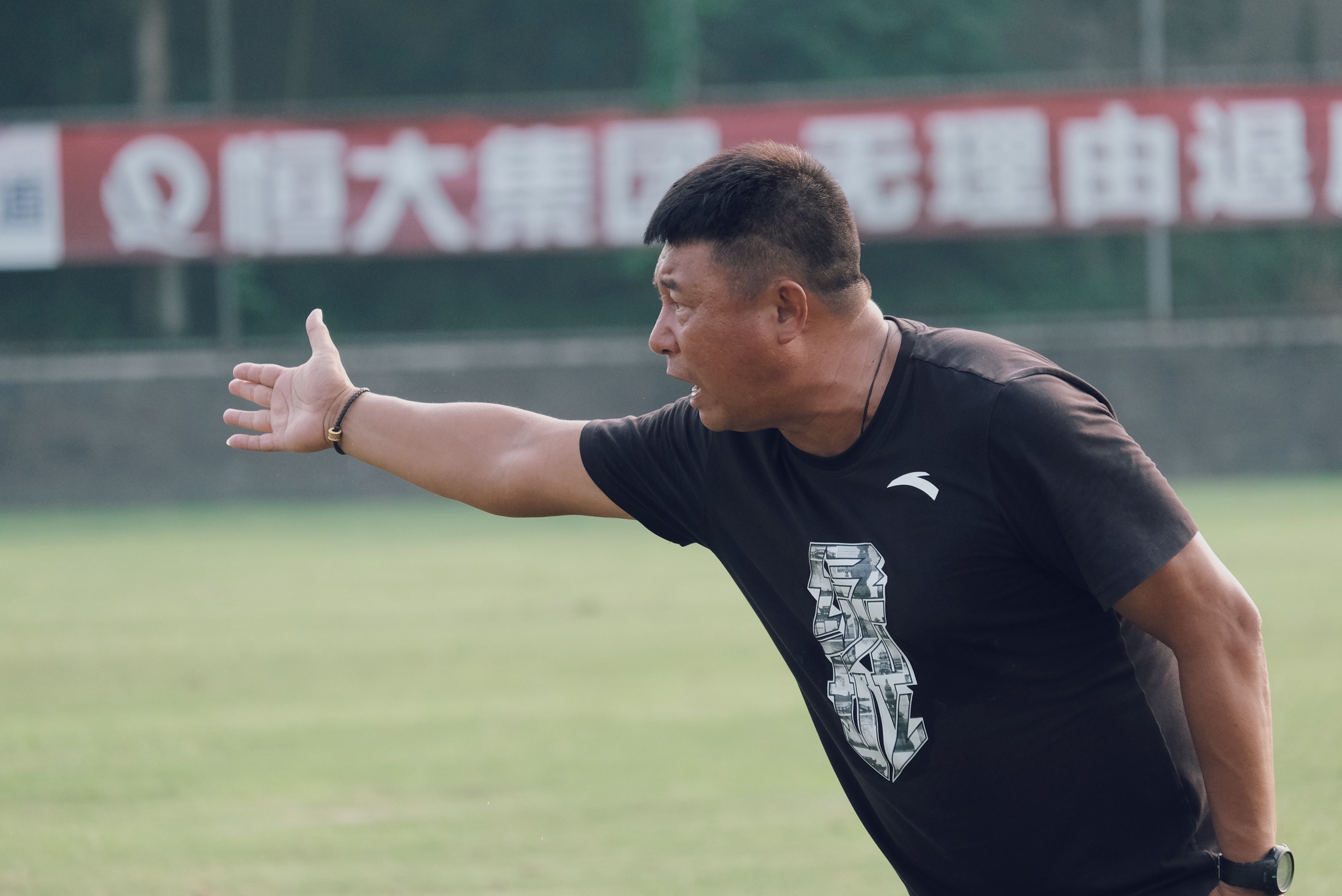 致绿城足球每位教练:辛苦了,谢谢你们把足球带给我们