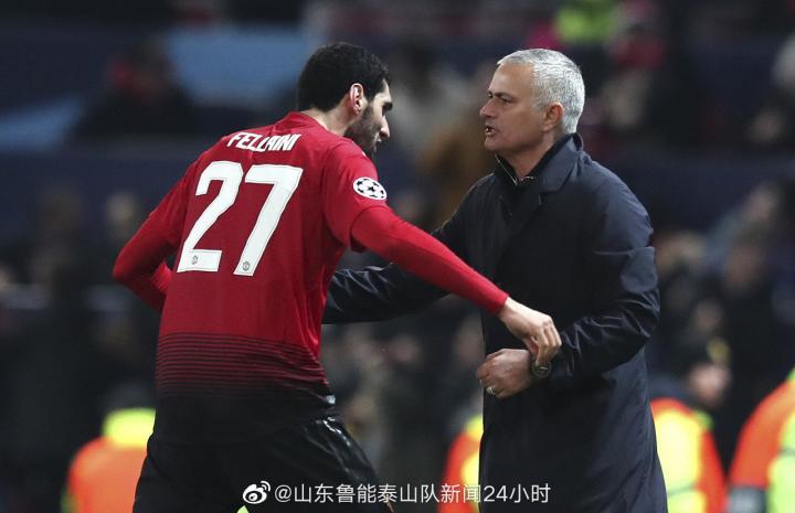 正在山东鲁能效力的比利时中场费莱尼接受采访时表示,曼联当初解雇