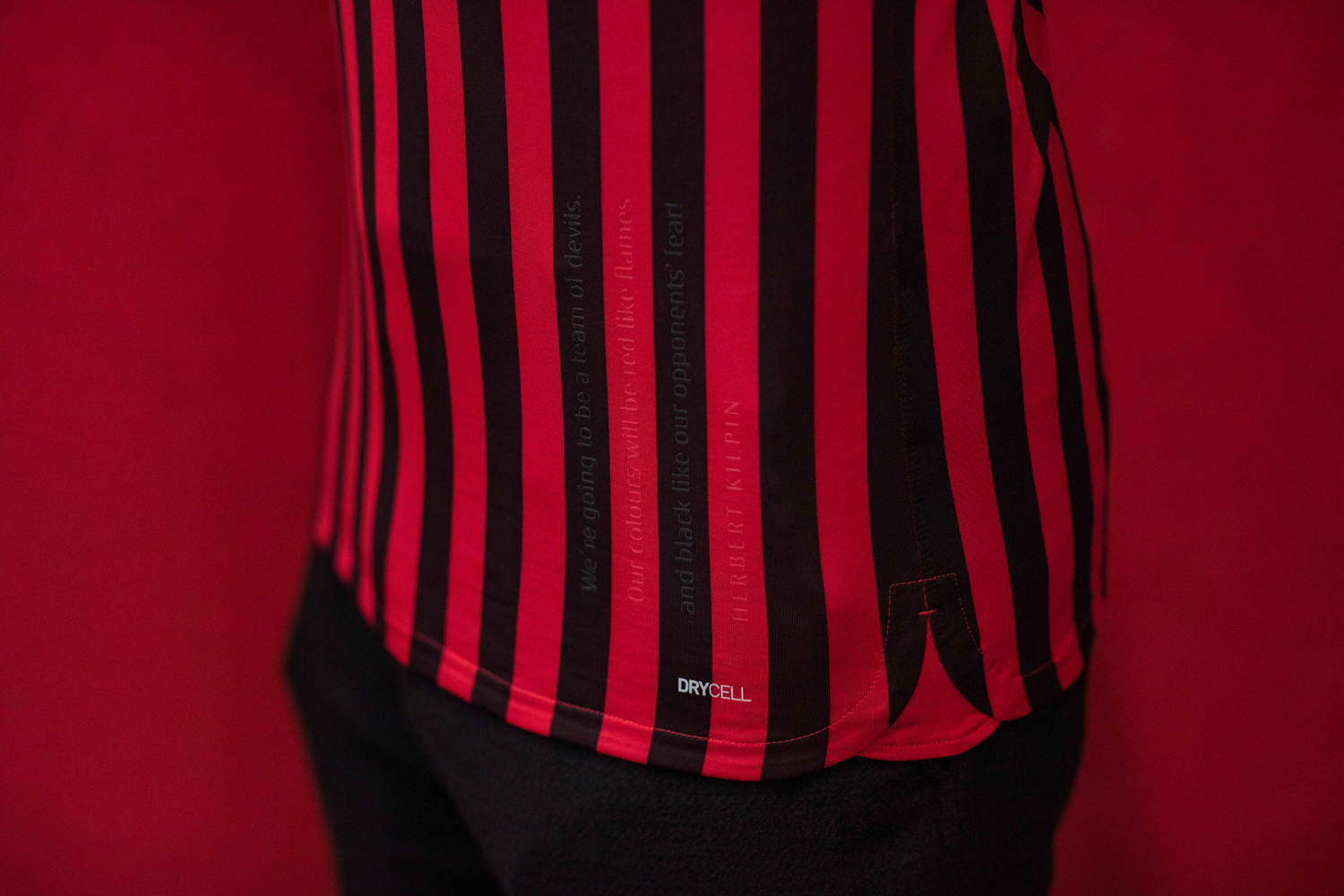 金色双甲子,ac米兰成立120周年限量球衣发布