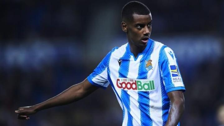 足球市场米兰也对皇家社会前锋伊萨克感兴趣