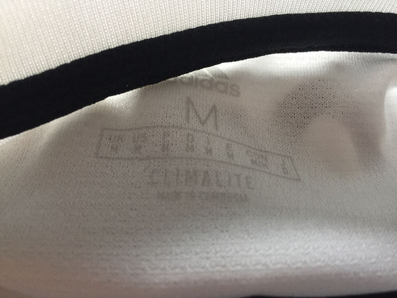 皇马1819主场 球衣感觉没问题 字感觉是D的