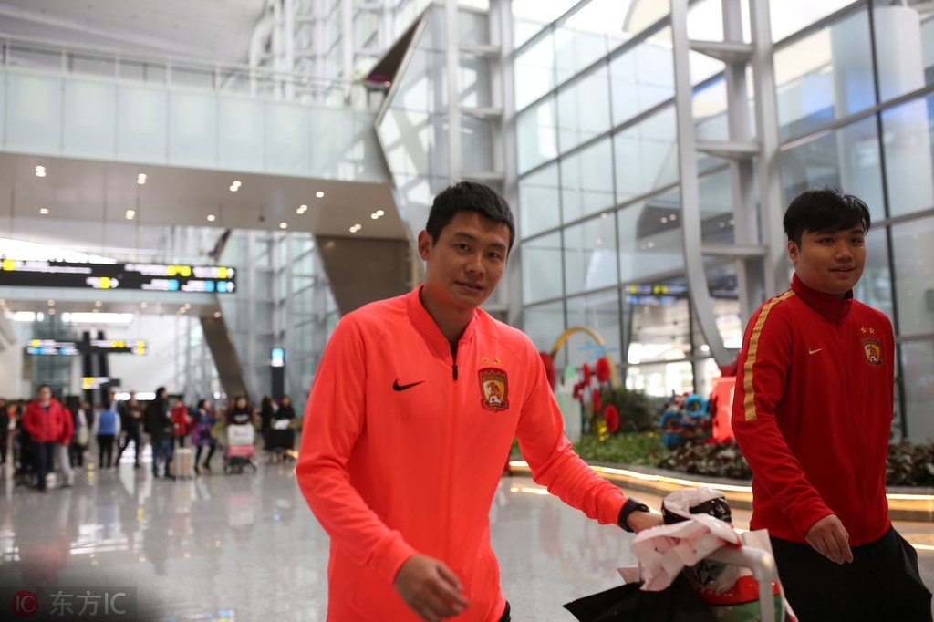 媒体人:张文钊会在新赛季转投北京人和