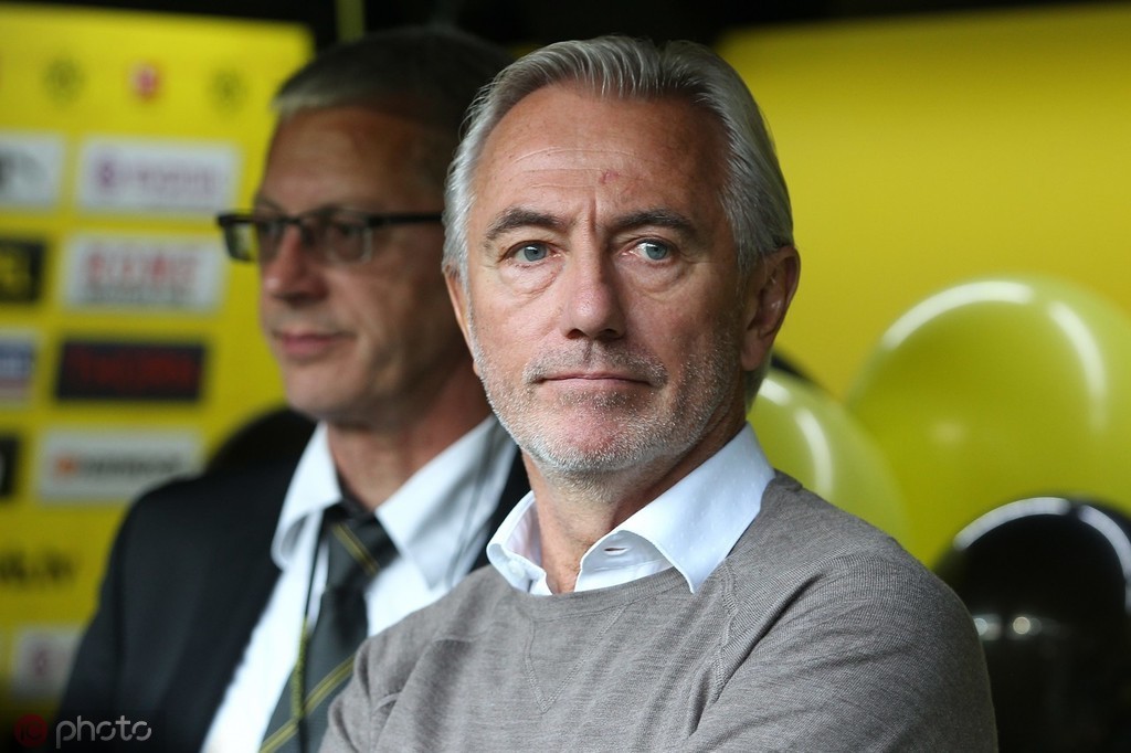 官方:荷兰名帅范马尔维克出任阿联酋国家队主