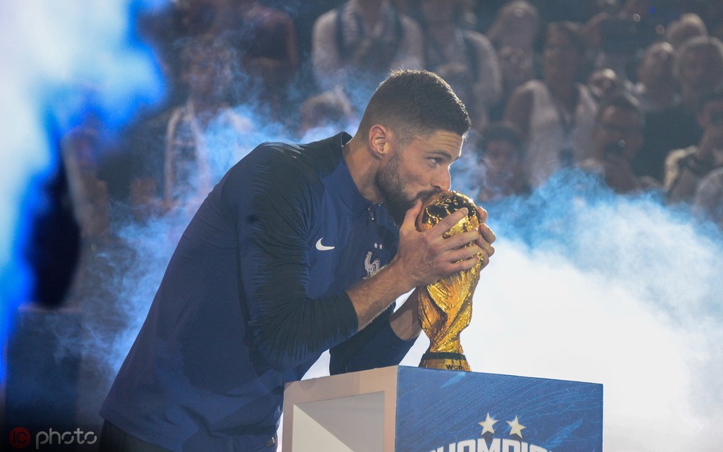 法国携豪华阵容同心破冰,冰岛扎进篱笆再续黑