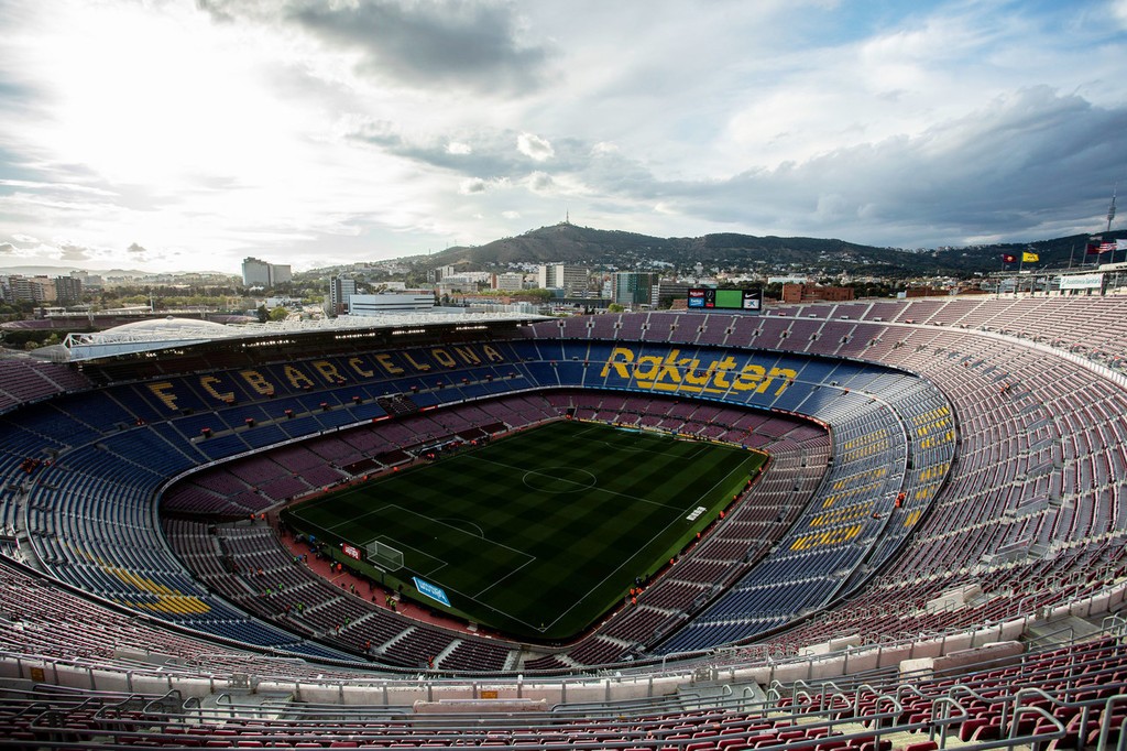 世体巴萨将在今夏对诺坎普球场草坪进行翻新