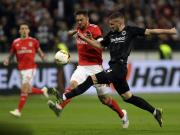 半场战报：法兰克福1-0本菲卡，科斯蒂奇补射破门