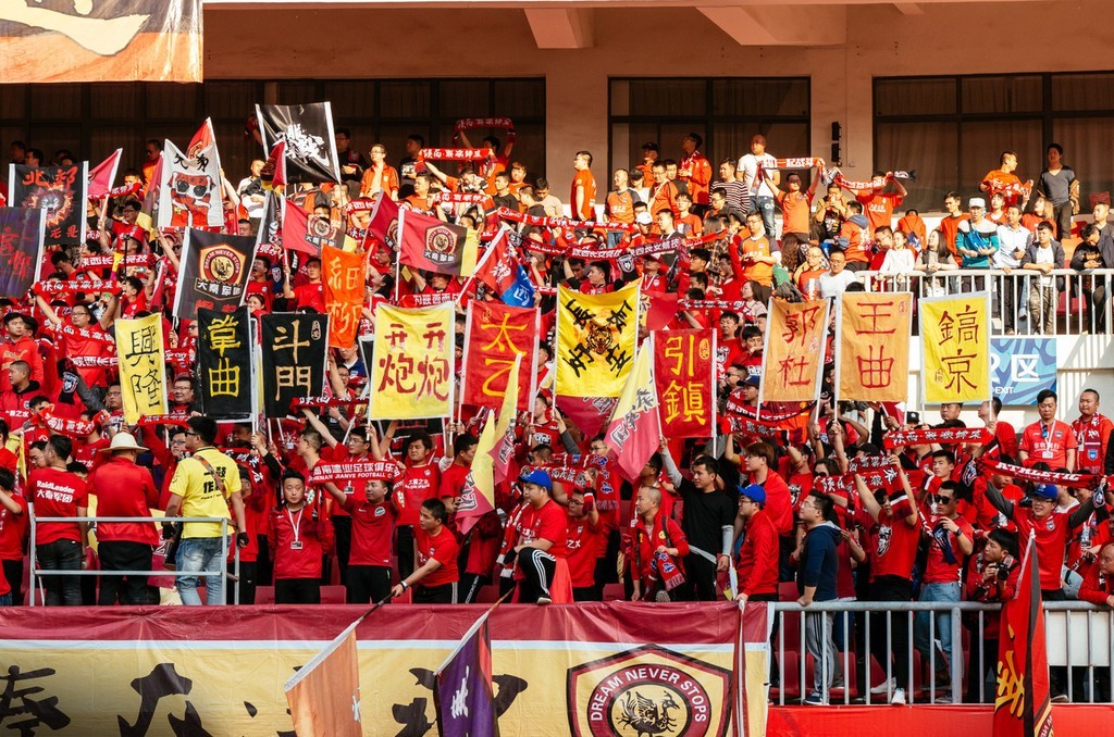 陕西球迷的门旗展示.