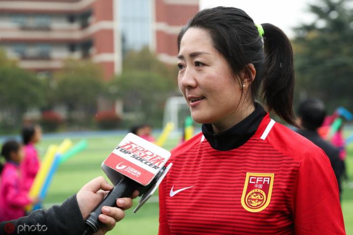 浦玮投身校园足球:我是教练,保姆,更是知心大姐姐