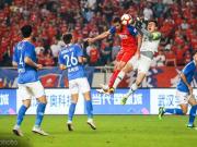 十人重庆0-0河南，卡尔德克倒地引争议，冯卓毅进球被吹