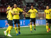 恒大客场5-2大胜河南，韦世豪两助攻后伤退，顾操诡异乌龙