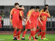 半场战报：国足1-0塔吉克斯坦，杨旭破门后伤退