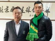五年后与国安副总高潮再同框，于大宝感慨：我们的初心未变