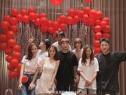 张稀哲妻子发还原结婚当天照片，庆祝结婚两周年