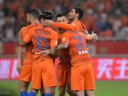 半场战报：山东2-0深圳，德尔加多造乌龙，费莱尼破门