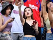 重庆战上港吸引了43858名观众，成本轮上座人数最多比赛
