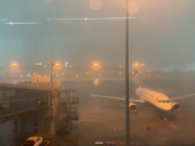 突降暴雨致上港将士滞留机场，颜骏凌发布现场视频