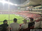 现身虹口看台，莫雷诺、罗梅罗观战曼联vs热刺