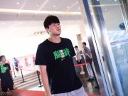 记者：国安中卫金玟哉小腿肌肉受伤，但恢复时间不会太久