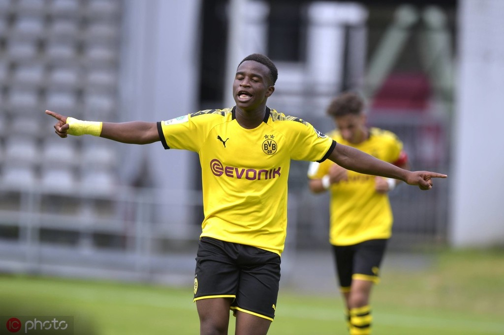 图片报:多特蒙德与天才前锋穆科科续约至2022年