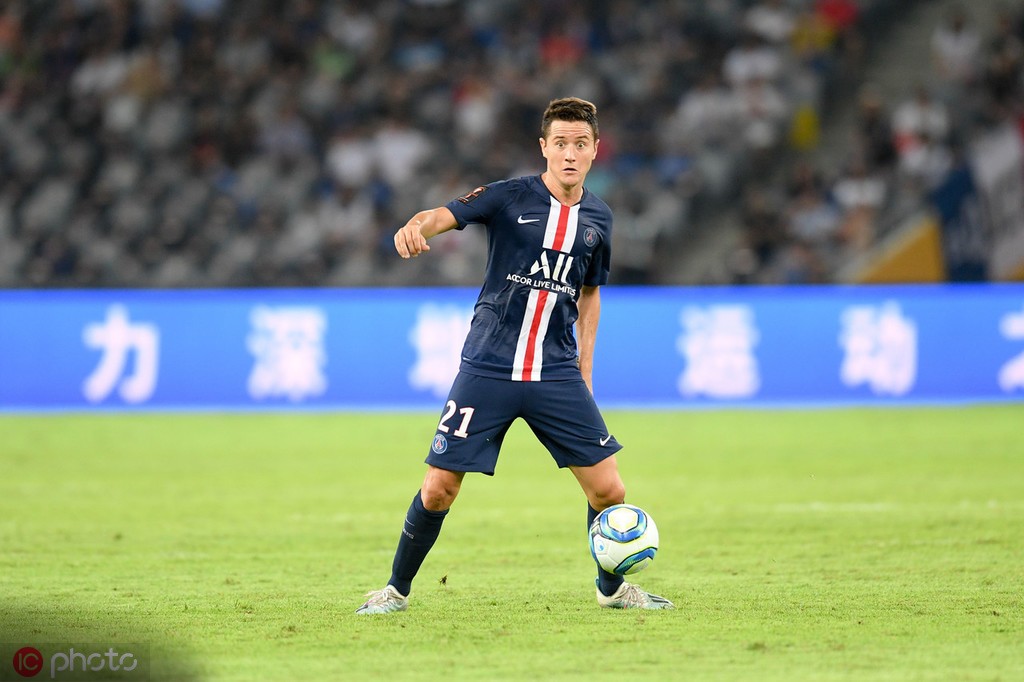 巴黎圣日耳曼中场埃雷拉在接受采访时表态称,贝尔萨在训练中的要求是