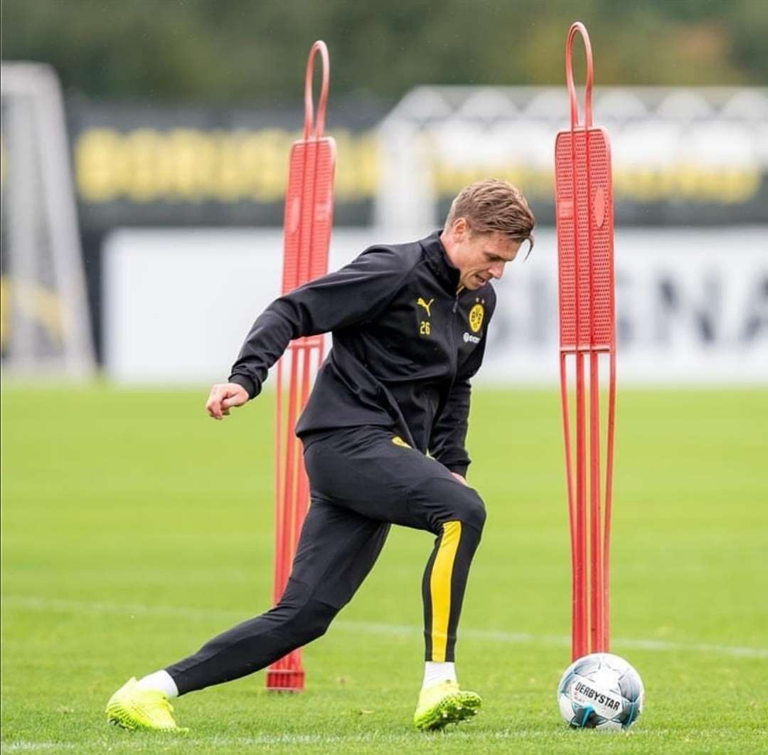 今天,皮什切克的个人社交账号发布了他的训练图,图.