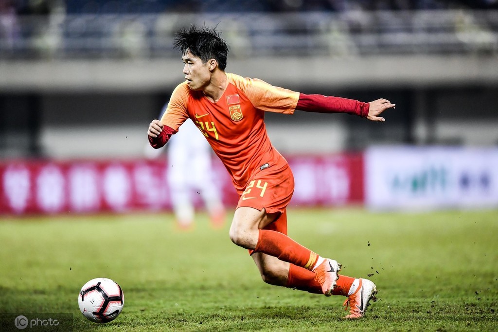 记者:段刘愚算得上中国最会处理球的球员,应被尽快招入国足