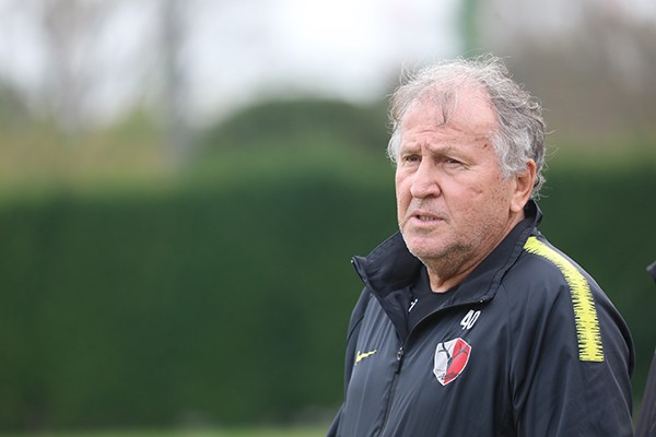 官方:鹿岛鹿角与技术总监济科续约