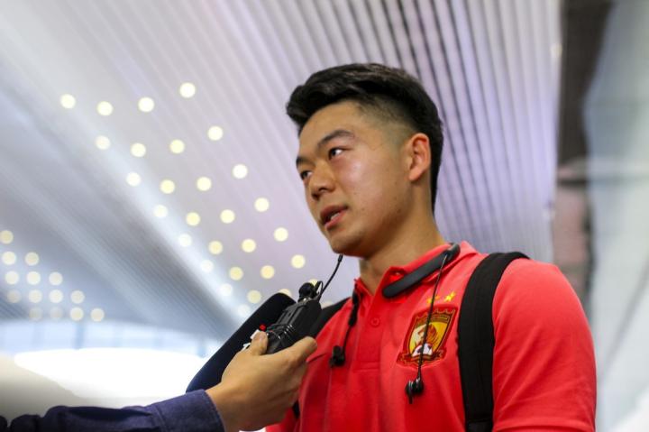 粤媒:富力还未与胡睿宝和陈泽鹏签约;球队需要优化工资结构