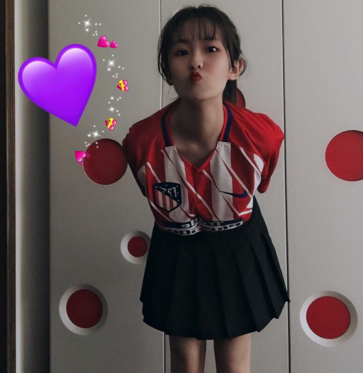 女球迷采访钟情格子的马竞女孩她最爱球队的坚韧和顽强