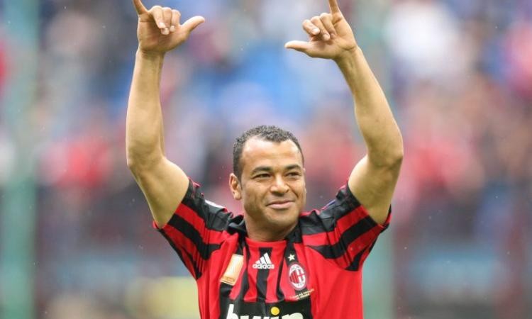 卡福2003年加盟米兰前本已经与日本球队签约