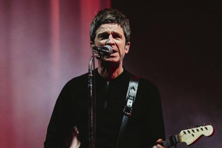 绿洲乐队主唱:英超前几周就应该取消,直接把冠军给利物浦吧