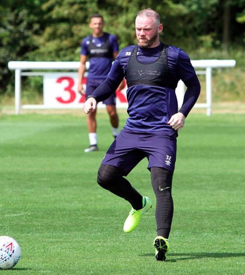 鲁尼晒照庆祝回归训练!心情很愉悦,发量很堪忧_pp视频体育频道