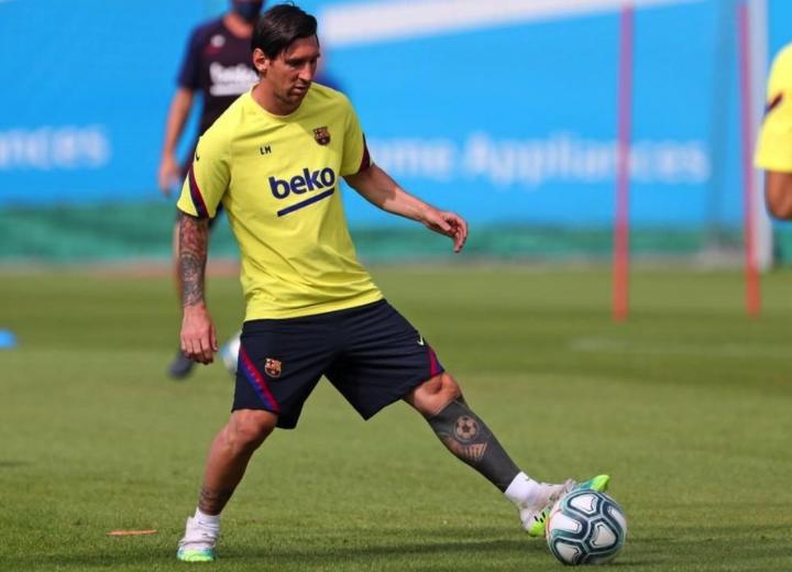 北京时间今天凌晨加泰电视台报道称,梅西因为肌肉不适缺席了巴萨周三