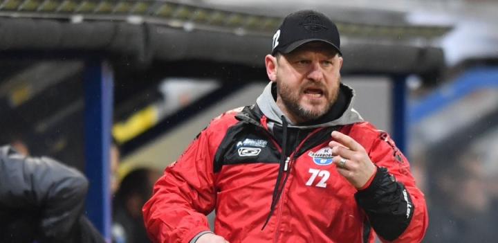 帕德博恩官方:主帅鲍姆加特下赛季留队执教