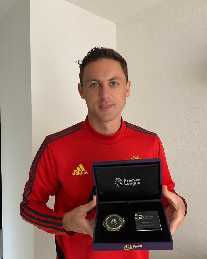 马蒂奇更新社交媒体,晒出英超200场奖牌