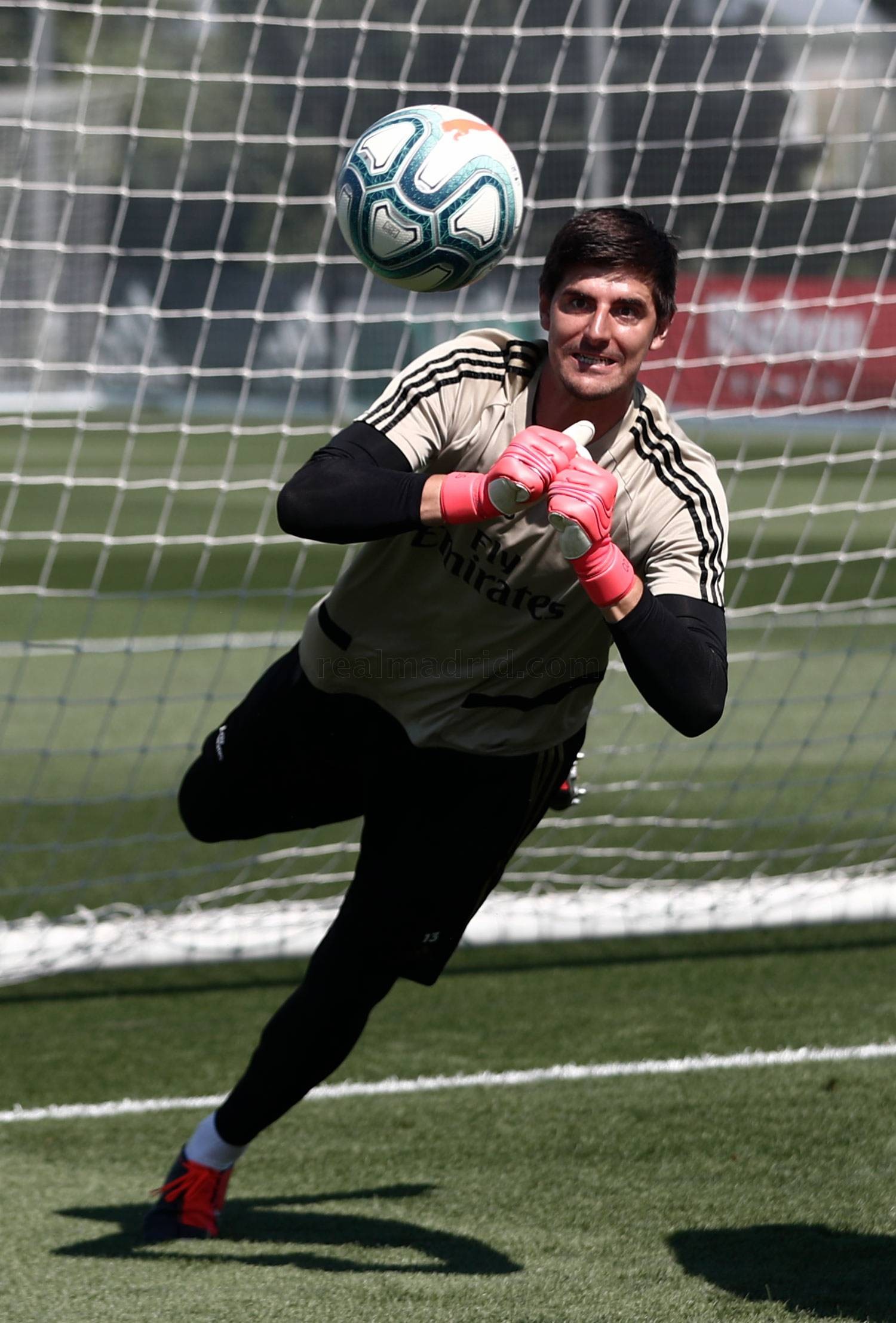 图集约维奇和巴斯克斯回归皇马合练纳乔继续单独训练