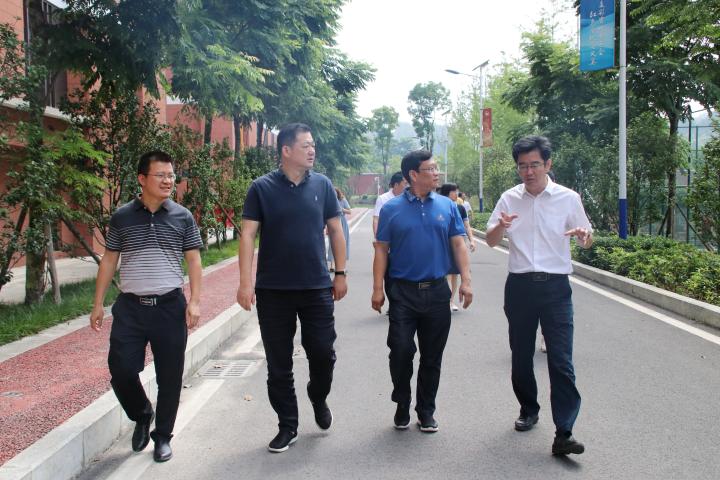 遵义师范学院党委副书记洪涛一行调研西南分院办学情况