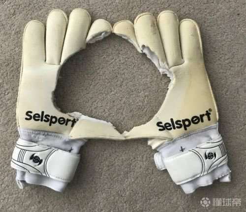 德赫亚的手套 到底发生了什么