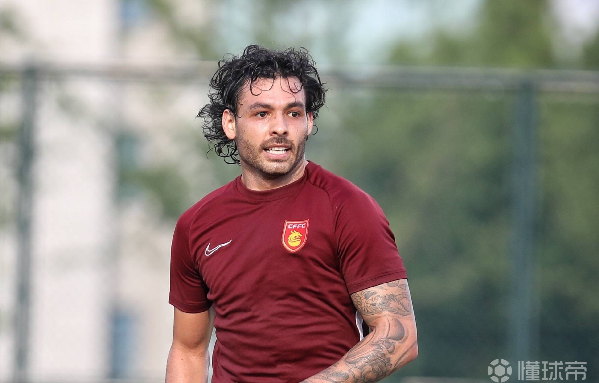 高拉特社交媒体晒照,穿华夏球衣训练