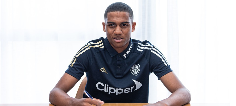 利兹联官方 球队签下富勒姆边后卫科迪 德拉梅