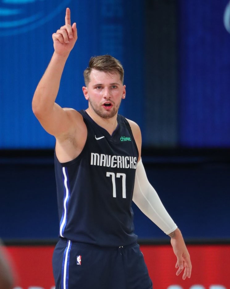 新的传奇克罗斯和塞瓦略斯盛赞前皇马男篮球员东契奇