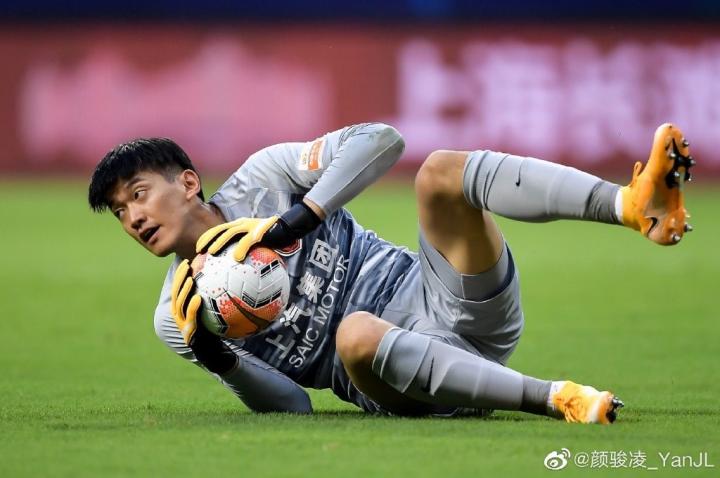 颜骏凌总结上海上港前七轮比赛的表现大家都很棒