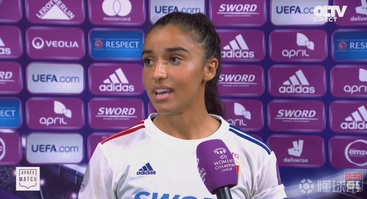 晋级欧冠决赛里昂女足姑娘后卫卡尔沙维赛后采访